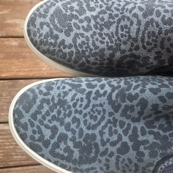 Clarks Blue Leopard Print Kids Sneakers - Picture 5 of 7